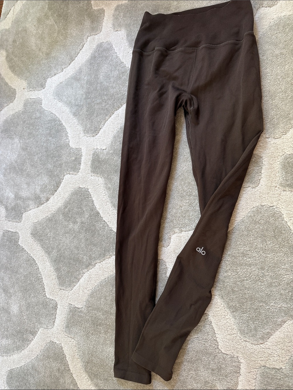 ALO Yoga Ribbed Leggings in Chocolate Brown